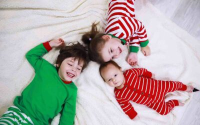 Piżamka z charakterem – jak nadruki i personalizacja rozwijają wyobraźnię i budują tożsamość